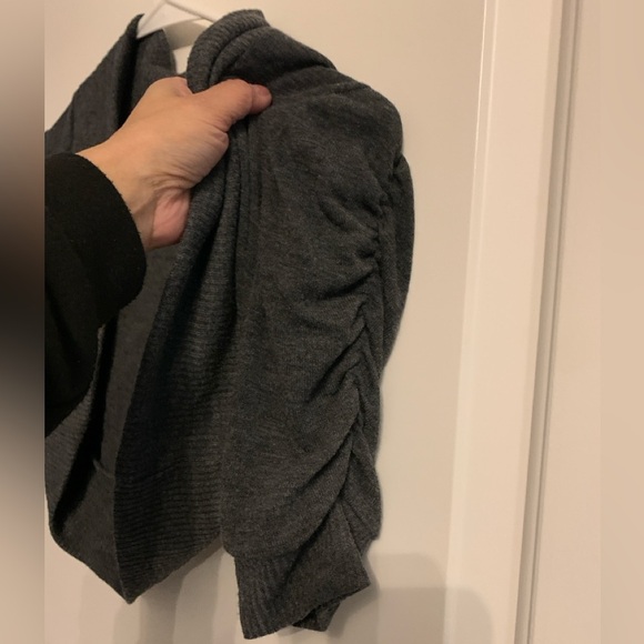 Large Short Grey Cardigan by M.M., ruched quarter sleeves - Picture 4 of 5